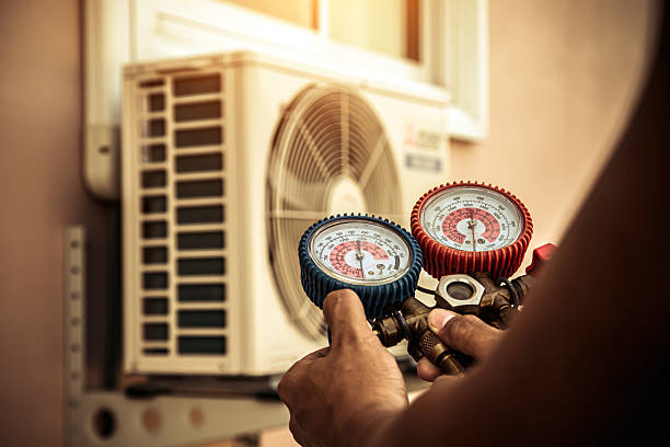 Professional Hvac Installation technician working in Viola, DE